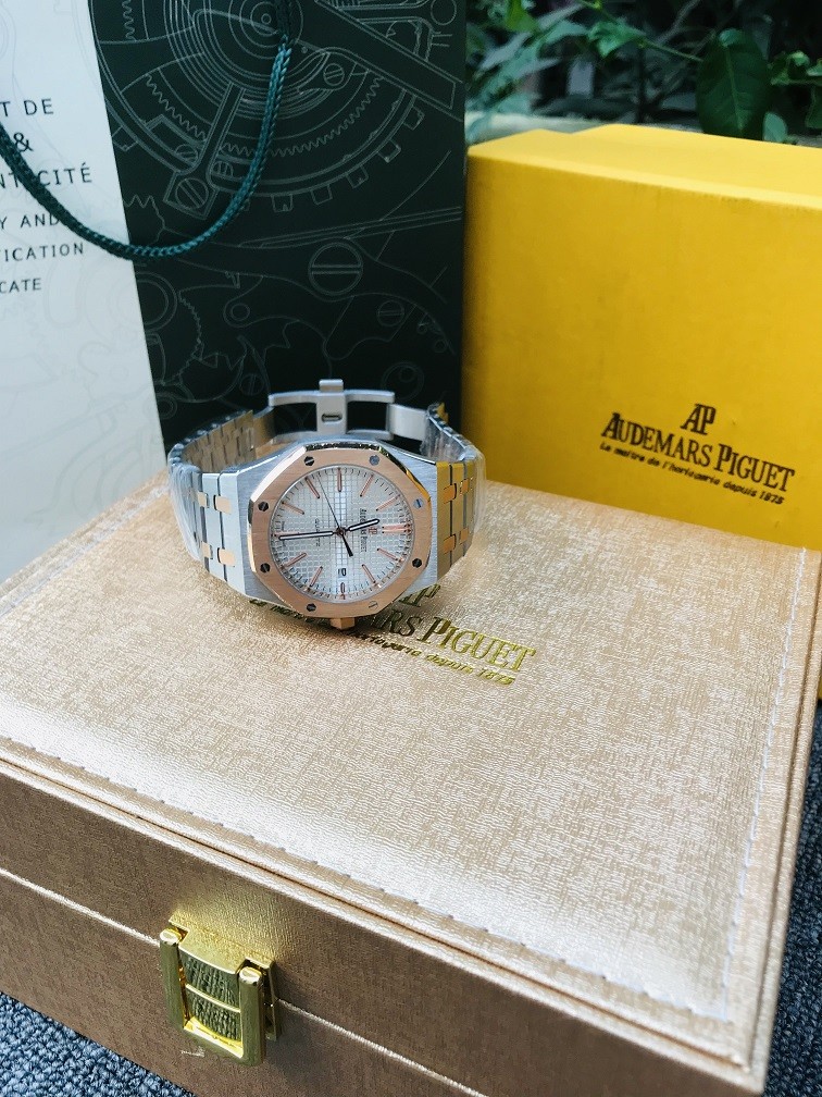 ⇨ 1 ShareFacebookTwitterEmailWhatsAppPinterest Audemars Piguet Royal Oak Luxury Quartz Stainless Steel Men's Watch